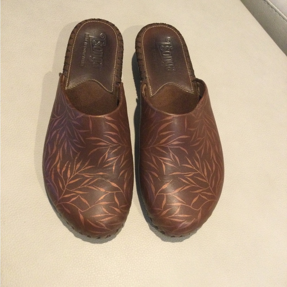 Tsonga leather clogs, sz 39